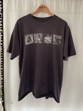 Official Taylor Swift 1989 Taylor’s Version charcoal photo t shirt women’s XL